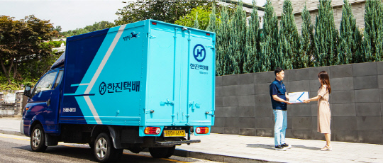 롯데택배 노조에 이어 한진택배 노조도 주 5일제를 포함한 택배기사 처우개선안을 마련했다. 한진택배 제공